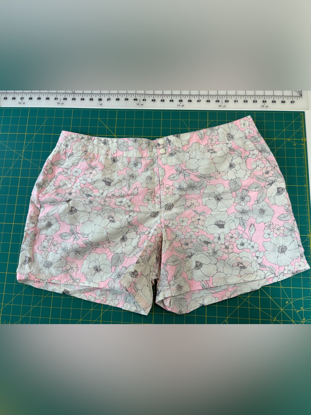 Eddie Bauer women’s size 22W nylon shorts. Pink floral pattern.
